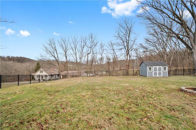 2625 Oakhill Dr, South Park, PA 15129