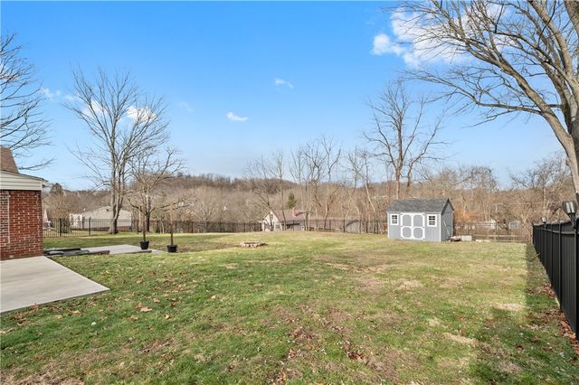 2625 Oakhill Dr, South Park, PA 15129