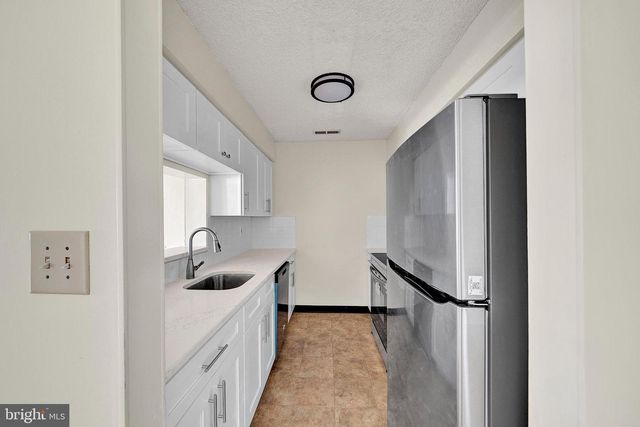 601 RAVENS CREST DR, Plainsboro, NJ 08536