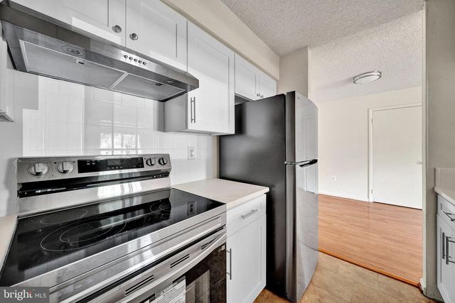 601 RAVENS CREST DR, Plainsboro, NJ 08536