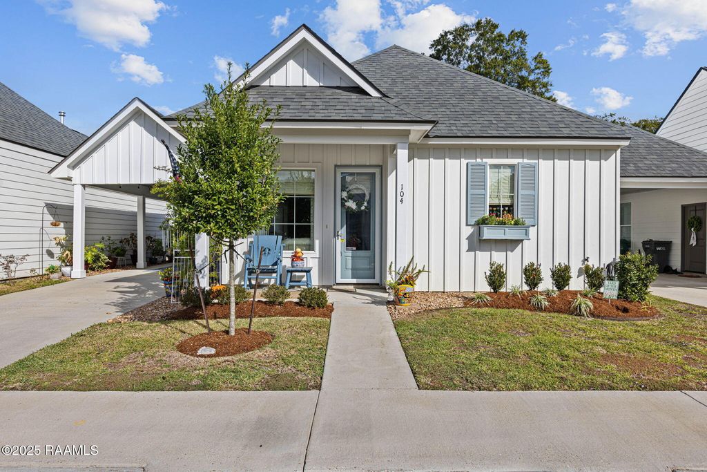 104 Satsuma Drive, Youngsville, LA 70592