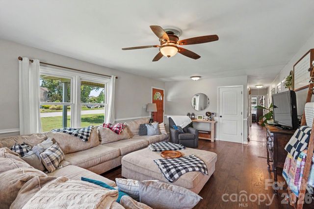 7220 Pharr Mill Road, Harrisburg, NC 28075