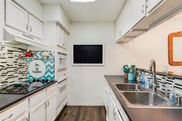7510 Holly Hill Drive 111, Dallas, TX 75231
