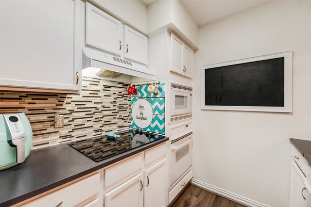 7510 Holly Hill Drive 111, Dallas, TX 75231