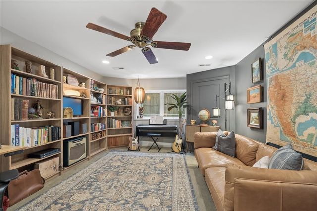1311 Carlisle Place, Deerfield, IL 60015