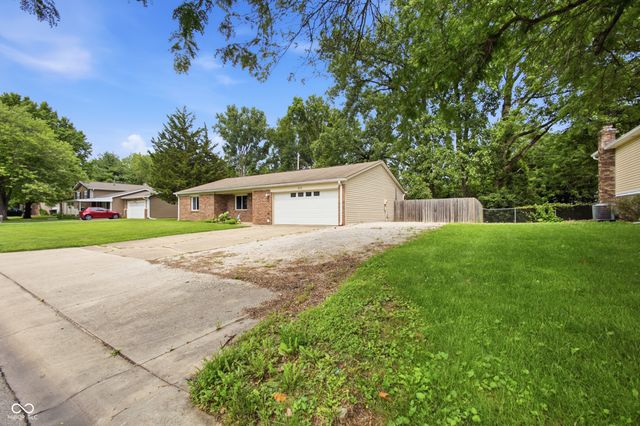 975 Stonegate Road, Greenwood, IN 46142