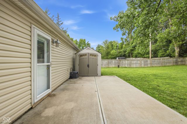 975 Stonegate Road, Greenwood, IN 46142