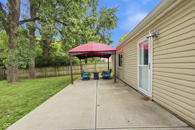 975 Stonegate Road, Greenwood, IN 46142