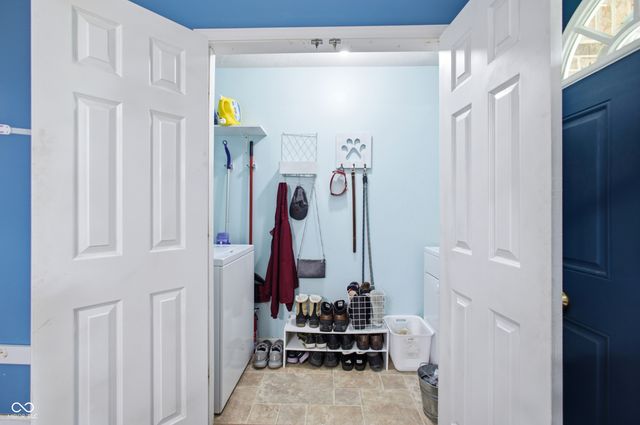 975 Stonegate Road, Greenwood, IN 46142