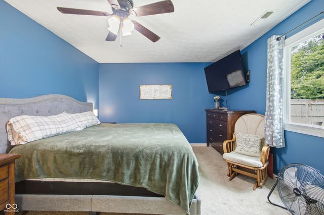 975 Stonegate Road, Greenwood, IN 46142