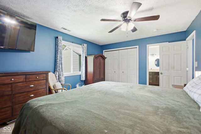 975 Stonegate Road, Greenwood, IN 46142