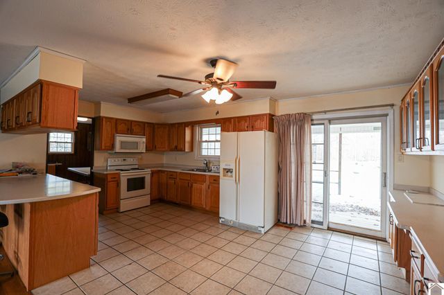 178 Lawson Ln, Benton, KY 42025