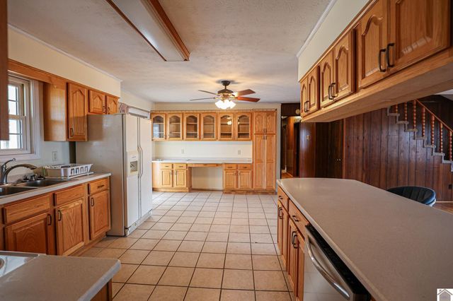 178 Lawson Ln, Benton, KY 42025