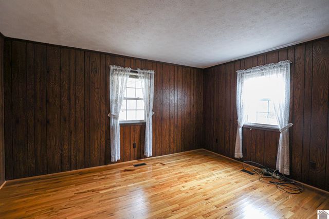 178 Lawson Ln, Benton, KY 42025