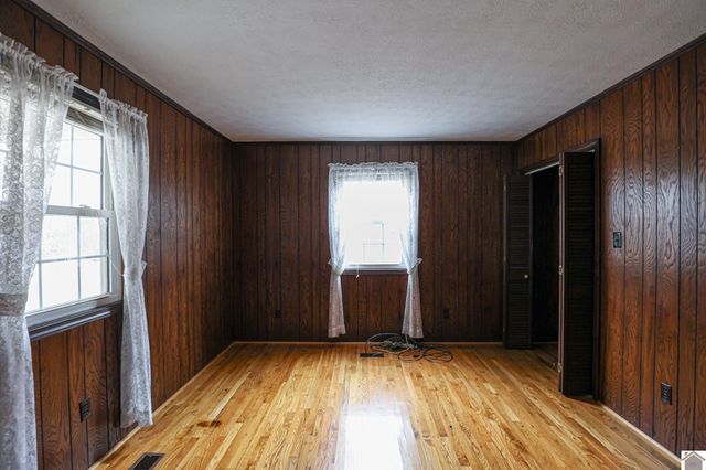 178 Lawson Ln, Benton, KY 42025