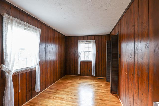 178 Lawson Ln, Benton, KY 42025