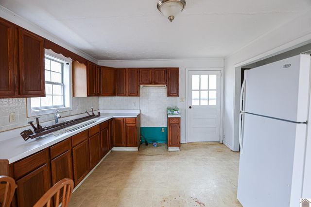 178 Lawson Ln, Benton, KY 42025