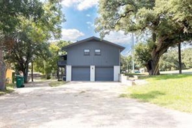 465 N Horton Street, La Grange, TX 78945