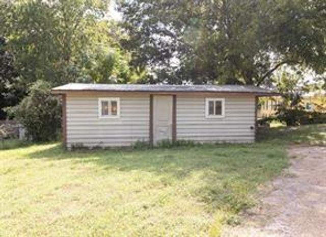 465 N Horton Street, La Grange, TX 78945