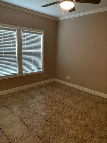 1018 S Booth Lane, Alvin, TX 77511