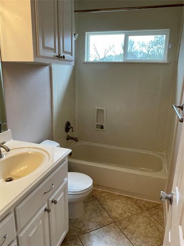 1018 S Booth Lane, Alvin, TX 77511