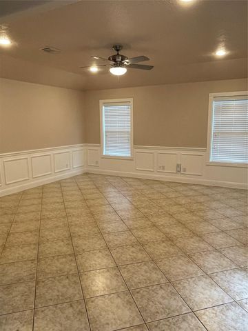 1018 S Booth Lane, Alvin, TX 77511