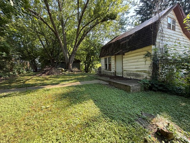7674 N South Bend, New Carlisle, IN 46552