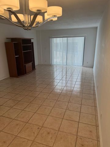 5415 COLLINS Avenue 202A, Miami Beach, FL 33140