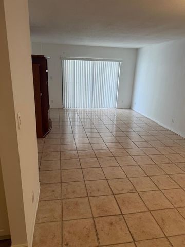 5415 COLLINS Avenue 202A, Miami Beach, FL 33140