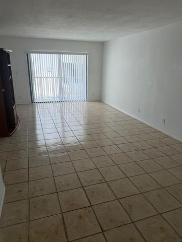 5415 COLLINS Avenue 202A, Miami Beach, FL 33140