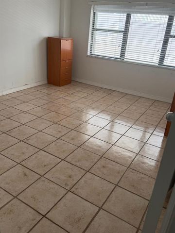 5415 COLLINS Avenue 202A, Miami Beach, FL 33140