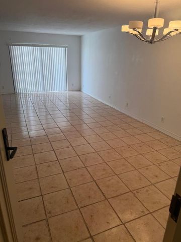5415 COLLINS Avenue 202A, Miami Beach, FL 33140