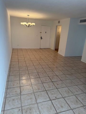 5415 COLLINS Avenue 202A, Miami Beach, FL 33140