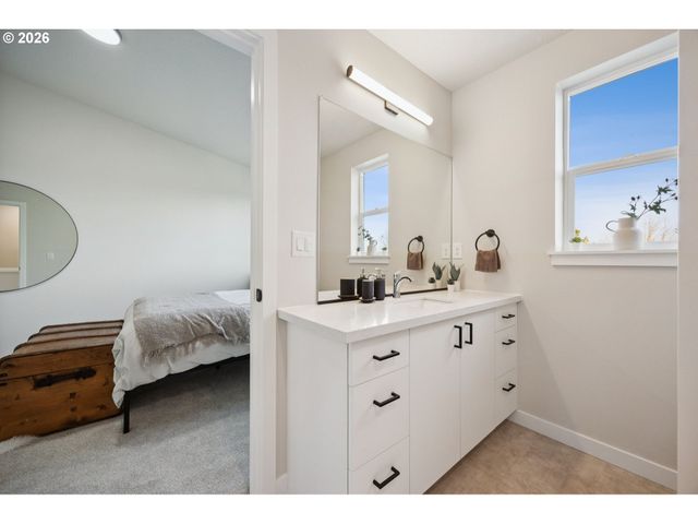 1529 Se TENINO St, Portland, OR 97202