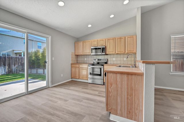 6986 S Dewberry Ave, Boise, ID 83709