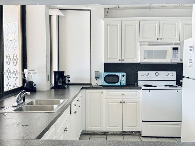 7891 N Sunrise Lakes Dr 310, Sunrise, FL 33322