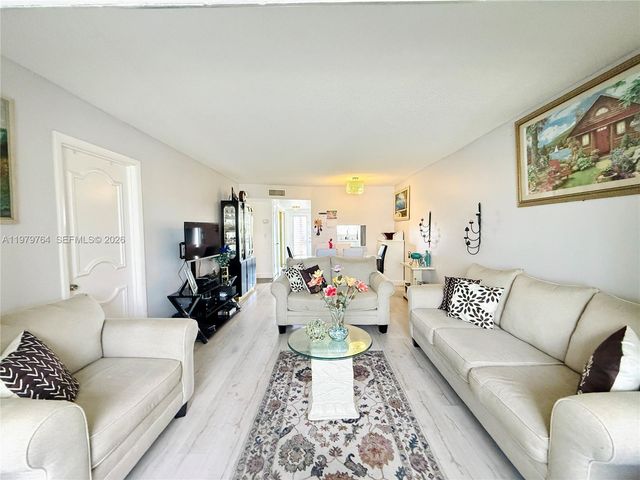 7891 N Sunrise Lakes Dr 310, Sunrise, FL 33322