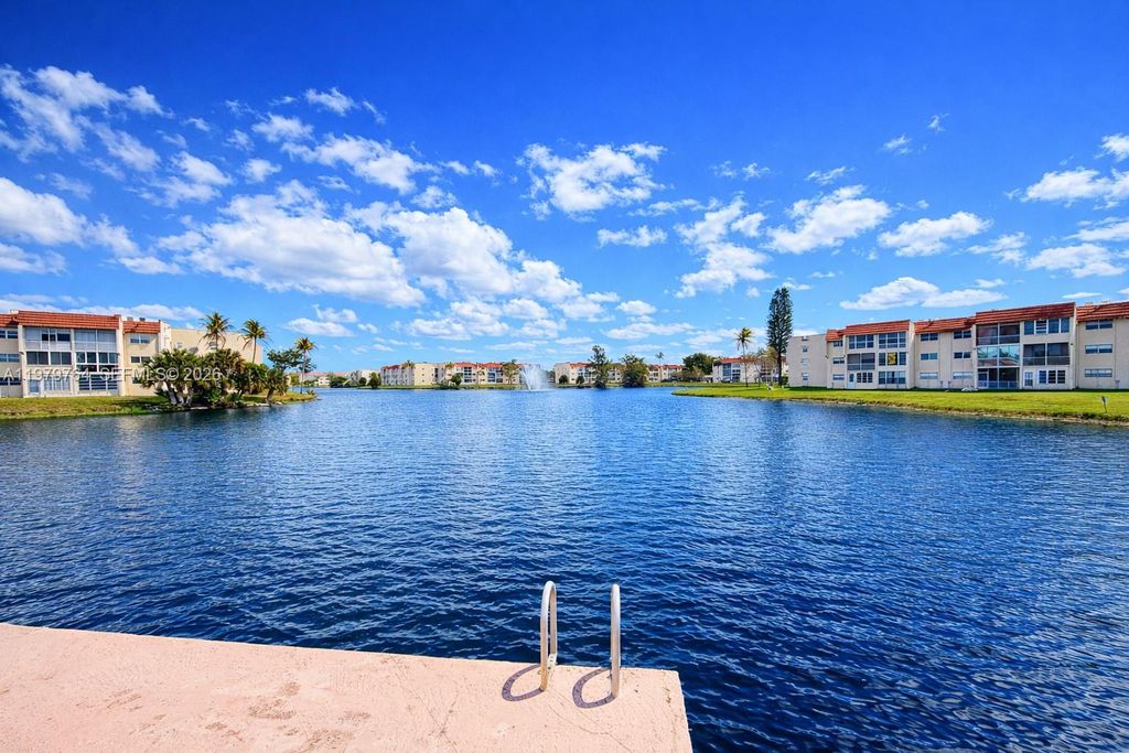 7891 N Sunrise Lakes Dr 310, Sunrise, FL 33322