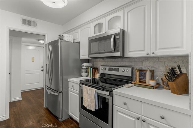 4637 Willis 208, Sherman Oaks, CA 91403