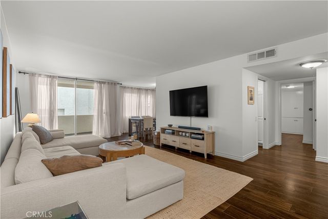 4637 Willis 208, Sherman Oaks, CA 91403