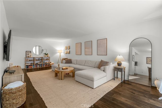 4637 Willis 208, Sherman Oaks, CA 91403