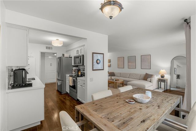 4637 Willis 208, Sherman Oaks, CA 91403