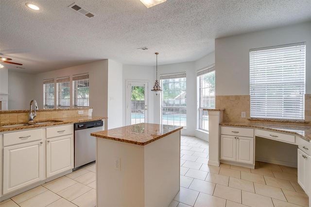 4601 Belladonna Drive, Fort Worth, TX 76123