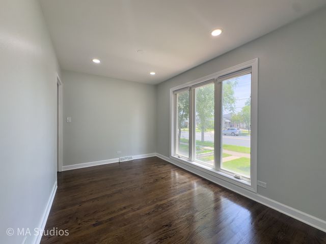 4256 Golf Road, Skokie, IL 60076