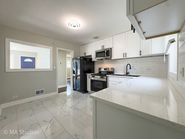 4256 Golf Road, Skokie, IL 60076