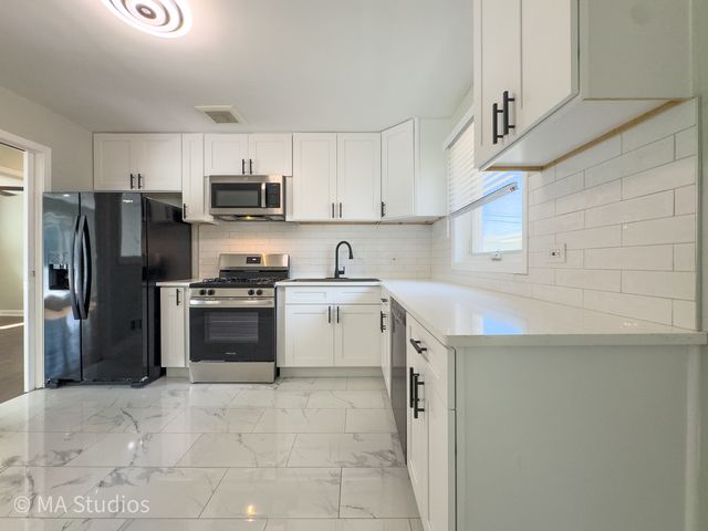 4256 Golf Road, Skokie, IL 60076