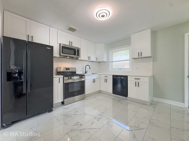 4256 Golf Road, Skokie, IL 60076
