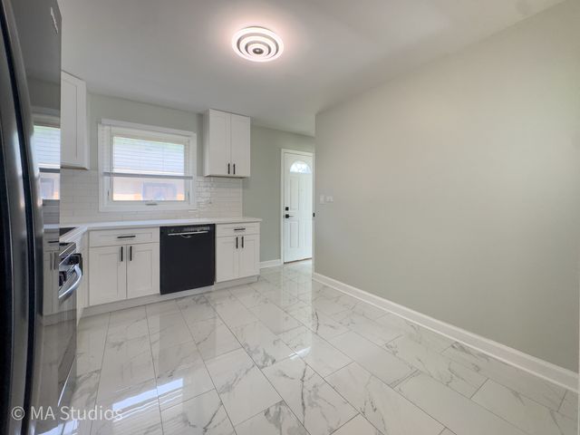 4256 Golf Road, Skokie, IL 60076