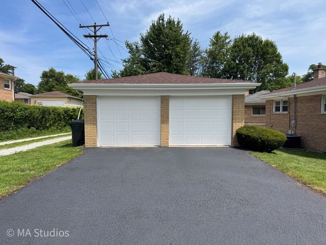 4256 Golf Road, Skokie, IL 60076