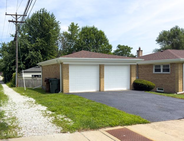 4256 Golf Road, Skokie, IL 60076